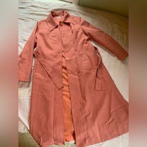 Vintage 1970s pink trench coat with belt. Size 15/16.